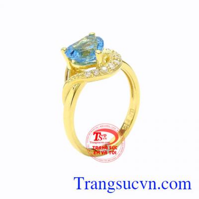 Nhẫn nữ vàng Topaz trái tim được thiết kế tỉ mỉ từ vàng 14k và đá topaz thiên nhiên.