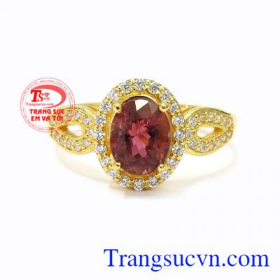 Nhẫn nữ vàng Tourmaline màu sắc bắt mắt, sáng bóng sẽ là sự lựa chọn của các quý cô hiện đại.