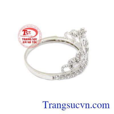 Nhẫn nữ vàng trắng vương miện sẽ khiến các cô nàng trở nên thu hút, hấp dẫn với người khác phái hơn,Nhẫn nữ vàng trắng vương miện