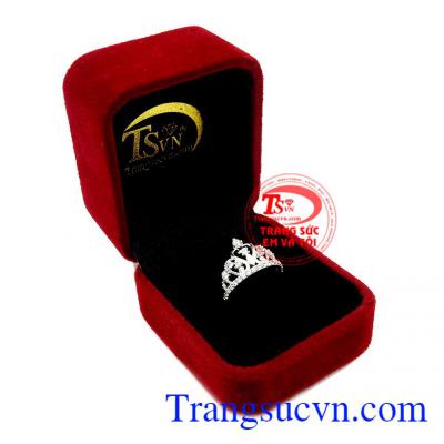 Sản phẩm thích hợp làm quà tặng cho người thân hoặc bạn bè,Nhẫn nữ vàng trắng vương miện
