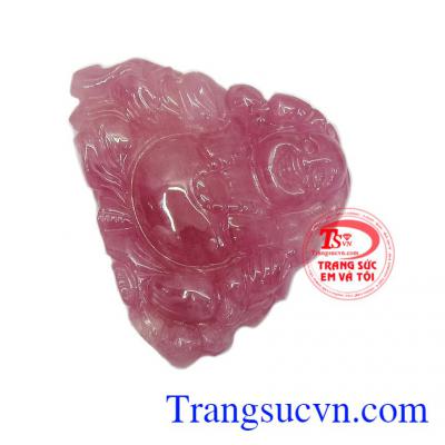 Phật di lặc được chạm khác với dáng vẻ mập mạp, cười hiền hòa, phúc hậu