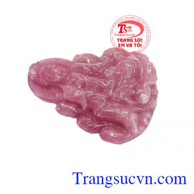 Đá ruby được mệnh danh là loại đá quý thiên nhiên mang giá trị cao bởi màu sắc rực rỡ, độ tinh khiết, độ cứng cao
