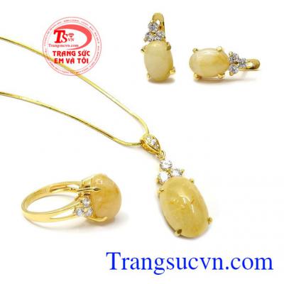 Bộ dây chuyền saphir sang trọng là món quà ý nghĩa dành những người thân yêu