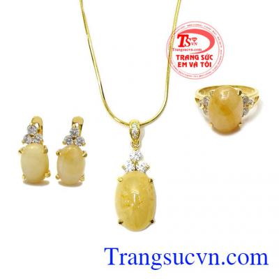 Bộ dây chuyền saphir sang trọng là bộ sản phẩm đẹp mang đến sự nổi bật cho người đeo