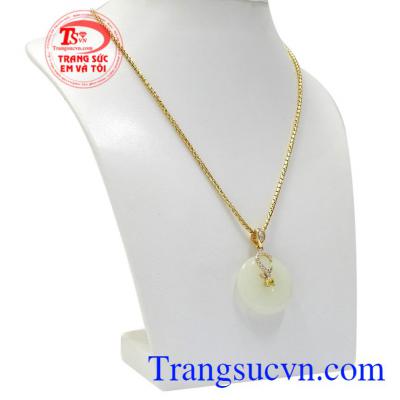 Bộ mặt dây ngọc cẩm thạch nữ tính sẽ là sự lựa chọn hoàn hảo để dành tặng cho phái đẹp.