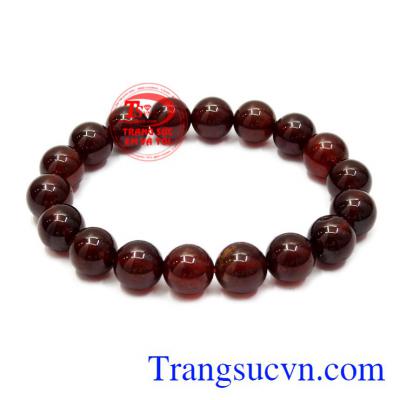 Chuỗi tay đá Garnet là sự kết hợp của các viên đá Garnet chất lượng 9 ly mang lại vẻ tinh tế cho người đeo.
