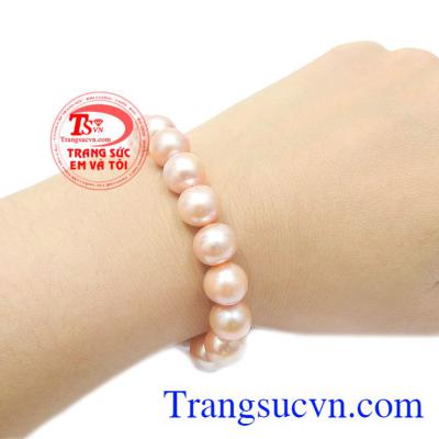 Sản phẩm thích hợp làm quà tặng cho người phụ nữ mà bạn yêu thương. Chuỗi tay ngọc trai quý phái