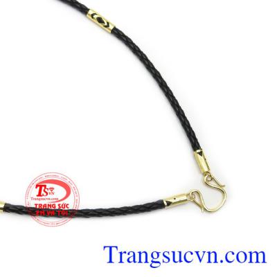 Dây da bọc vàng phong độ phù hợp nhiều lúa tuổi và trang phục khác nhau