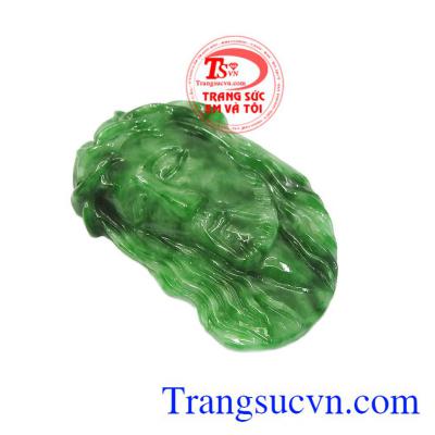 Mặt Chúa ngọc cẩm thạch đẹp được chạm khắc vô cùng tinh tế, đẹp mắt.