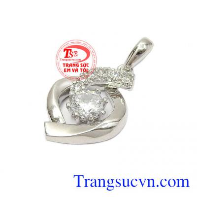 Mặt dây dễ dàng kết hợp cùng nhiều loại dây và nhiều loại trang phục cho các dịp khác nhau,Mặt dây nữ vàng trắng nhỏ nhắn