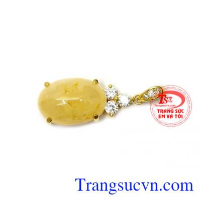 Mặt dây Saphir sang trọng phù hợp với người mệnh kim và mệnh thổ