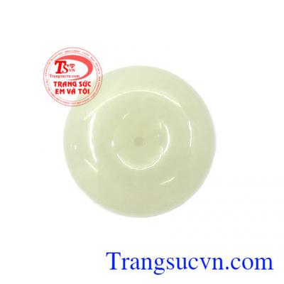 Mặt đồng xu Jadeite phú quý được làm từ ngọc Jadeite thiên nhiên chất lượng cao, màu sắc bền đẹp,Mặt đồng xu Jadeite phú quý