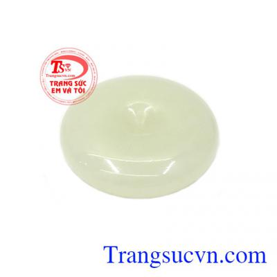 Mặt đồng xu Jadeite phú quý là biểu tượng cho của cải và tài lộc, đem lại may mắn cho chủ nhân trong cuộc sống và công việc,Mặt đồng xu Jadeite phú quý
