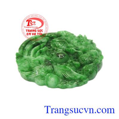 Mặt ngọc cẩm thạch long phụng là một sản phẩm vô cùng độc đáo và đặc biệt. 