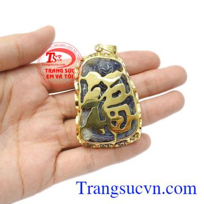 Đá sapphire thiên nhiên từ lâu đã được biết đến là loại đá mang đến nhiều tài lộc, may mắn. Mặt phật di lặc sapphire vạn phúc