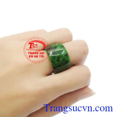 Ngọc cẩm thạch thiên nhiên hợp phong thủy. cv