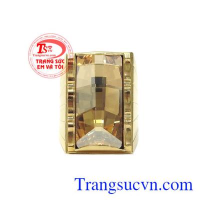 Nhẫn nam đính đá thời thượng với thiết kế rất độc đáo và đẹp mắt.