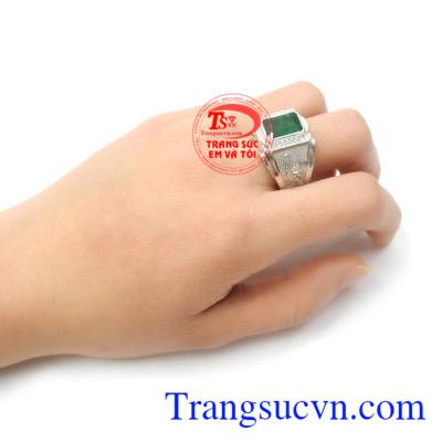 Nhẫn nam Emerald may mắn thương hiệu Em và Tôi uy tín, chất lượng, chế tác theo yêu cầu, giao hàng nhanh toàn quốc.
