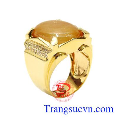 Nhẫn nam vàng Sapphire danh vọng được chế tác từ vàng 14k và sapphire thiên nhiên màu đẹp.