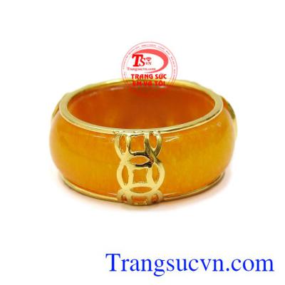 Nhẫn ngọc cẩm thạch bọc rồng đẹp mang lại may mắn cho người đeo.