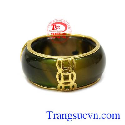 Nhẫn ngọc mã não bọc rồng danh vọng đeo hợp thời trang.