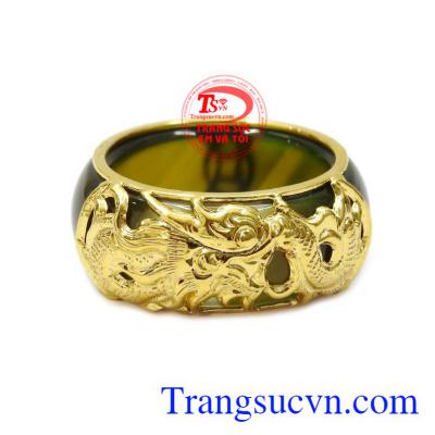 Nhẫn ngọc mã não bọc rồng danh vọng vàng 10k đem lại may mắn về phong thủy và sức khỏe dành cho phái mạnh. 