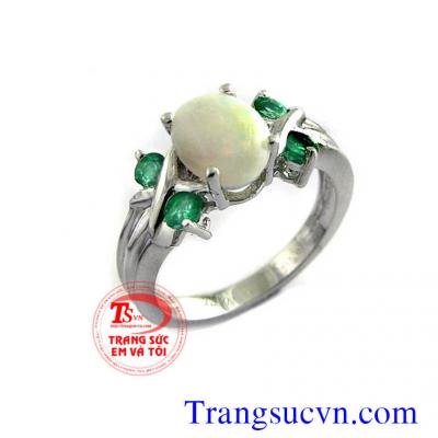 Nhẫn nữ gắn đá opal lửa