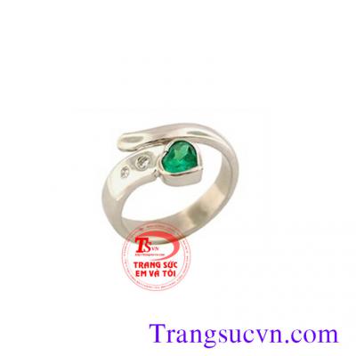 Nhẫn nữ vàng trắng trái tim xanh