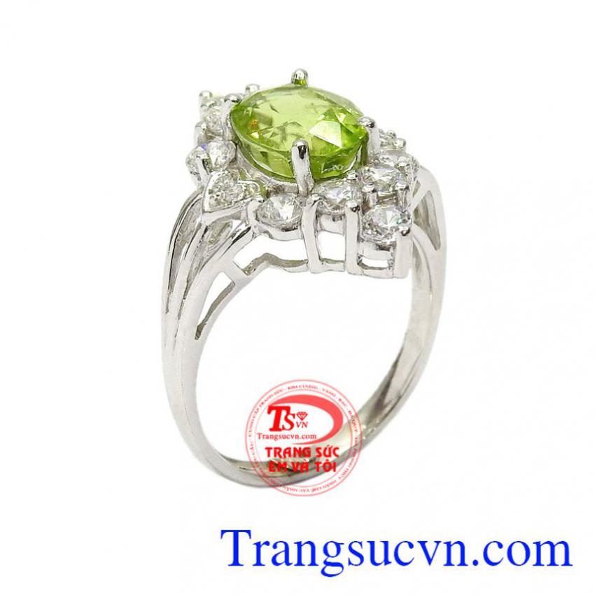 Nhẫn nữ bạc Peridot may mắn