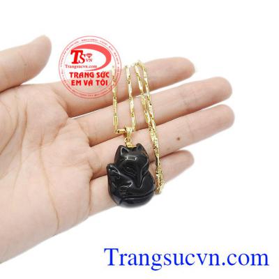 Hồ ly là loài thông minh, khéo léo luôn biết giữ lửa cho hạnh phúc gia đình. Bộ trang sức hồ ly obsidian huyền bí