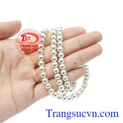 Tính chất của bạc là cản gió độc, ngăn không cho tác động xấu ảnh hưởng đến sức khỏe. Dây chuyền bi bạc độc đáo.