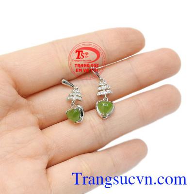Hoa tai bạc Nephrite chất lượng.