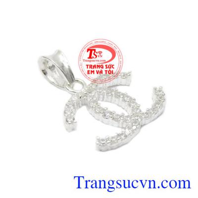 Mặt dây bạc chanel đẹp được kết hợp bạc và đá cz sáng bóng.