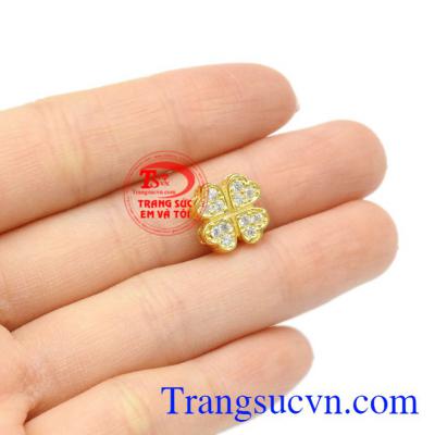 Mặt dây nữ cỏ bốn lá may mắn chất lượng.