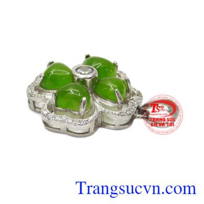Mặt dây nữ Nephrite phù hợp với những người mang mệnh Hỏa và Mộc.