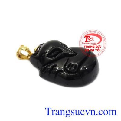 Mặt hồ ly obsidian huyền bí là sự kết hợp hoàn hảo giữa vàng tây 10k và đá obsidian thiên nhiên. 
