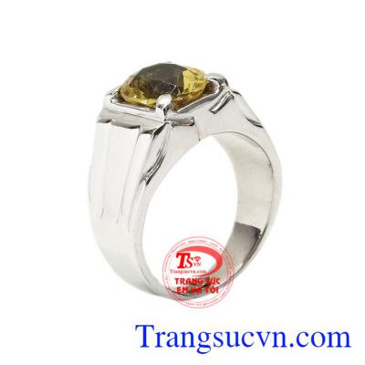 Nhẫn nam vàng trắng thạch anh vàng đẹp với thiết kế đơn giản những vẫn không kém phần sang trọng.