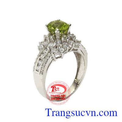 Nhẫn nữ bạc Peridot lấp lánh