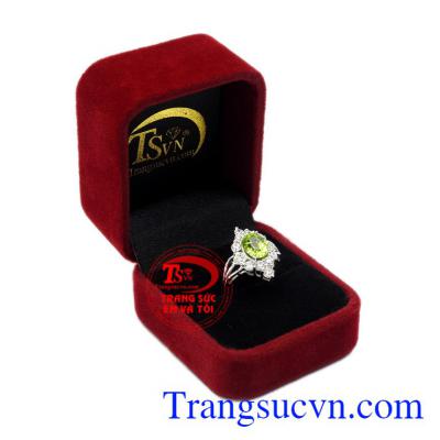 Nhẫn nữ bạc Peridot may mắn tài lộc.