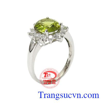 Nhẫn nữ bạc Peridot nữ tính