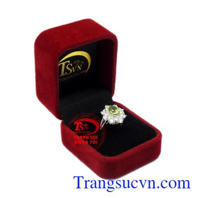 Nhẫn nữ bạc Peridot thịnh vượng, phát tài, phát lộc.