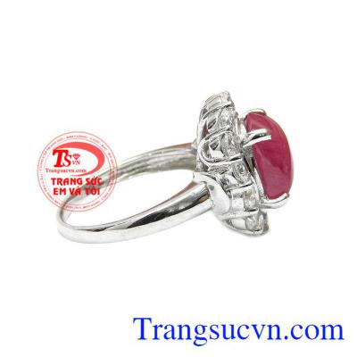 Sản phẩm kết hợp bạc và ruby thiên nhiên mang đến cho người dùng một sản phẩm hoàn hảo với giá thành ưu đãi. Nhẫn nữ bạc ruby quý phái
