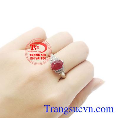 Sản phẩm vừa mang tác dụng làm đẹp, bảo vệ sức khỏe và còn mang lại sự may mắn. Nhẫn nữ bạc ruby kiêu sa