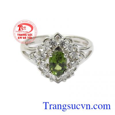 Nhẫn nữ kiểu dáng mới độc đáo được chế tác từ bạc 92.5% kết hợp cùng đá Sapphire thiên nhiên cao cấp,Nhẫn nữ bạc Sapphire sang trọng