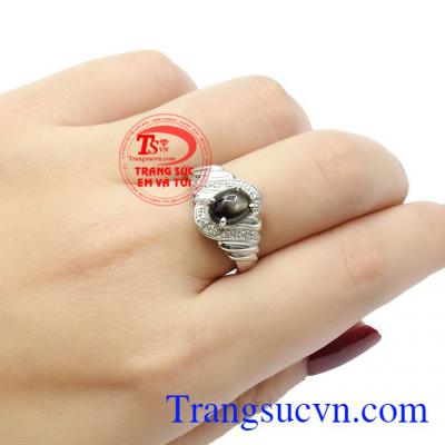 Chính vì thế, chúng thường được dùng làm trang sức đá phong thủy cho mùa cưới như một biểu hiện của một tình yêu vĩnh cửu và cuộc hôn nhân viên mãn nhất,Nhẫn nữ bạc Sapphire sao đẹp