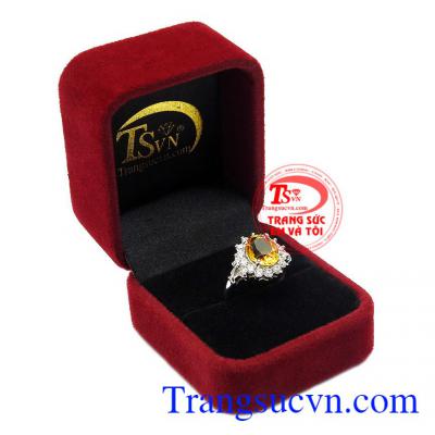 Ngoài ra, khi mang loại đá này bên người cũng giúp bảo vệ và che chở người đeo khỏi những điều xui xẻo trong cuộc sống,Nhẫn nữ bạc thạch anh vàng an khang