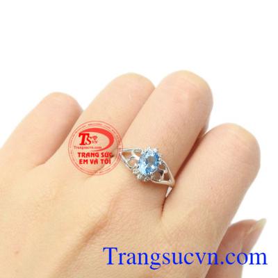 Nhẫn nữ bạc Topaz sẽ khiến cho các nàng thích thú khi đeo.