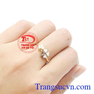 Nhẫn nữ là một trong những sản phẩm không thể thiếu với phái đẹp. Nhẫn nữ cỏ bốn lá đẹp