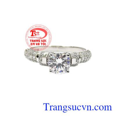 Nhẫn nữ vàng trắng hoàn hảo được chế tác từ vàng trắng 18k và đá cz bền đẹp, sáng bóng.