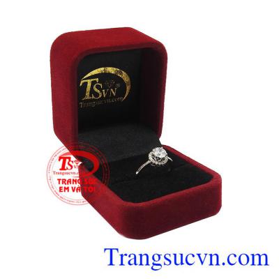 Nhẫn nữ vàng trắng kiêu kỳ bảo hành uy tín, giao hàng toàn quốc. 